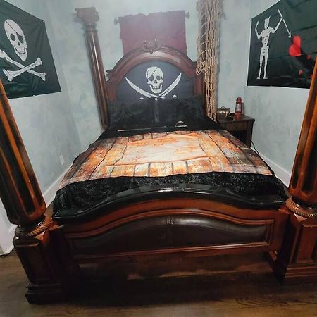Pirate Seeking Crew. Downtown Fort Smith Eksteriør bilde